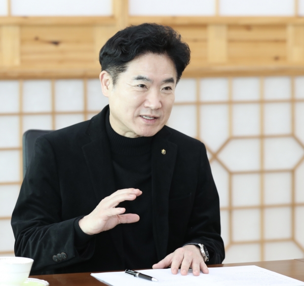 ▲김대중 전남교육감이 리얼미터가 9월 발표한 전국 교육감 직무평가에서 1위를 차지했다.