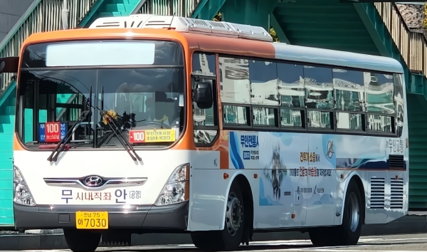 ▲100번 좌석버스(사진제공=무안군)