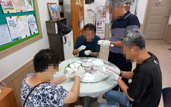 ▲발달장애인 프로그램 참여 모습(사진제공=나주장애인자립생활지원센터)