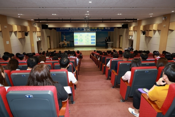 신안군(군수 박우량)은 23일 본청 공연장에서 전라남도 김세국 감사관을 초청해 전 직원을 대상으로 반부패·청렴교육을 실시했다.