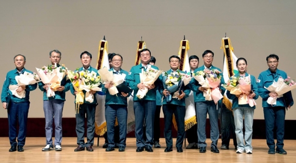 ▲전라남도는 민방위대 창설 제49주년을 맞아 지난 25일 도청 김대중강당에서 기념식을 개최했다.(사진제공=전라남도)