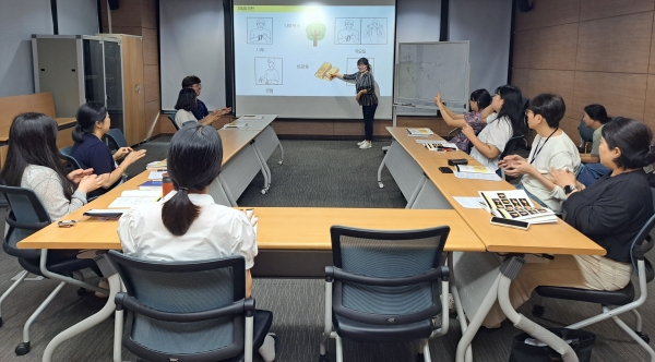▲광주 서구는 공무원·사회복지시설 종사자 60명을 대상으로 수어 교육을 진행했다.(사진제공=광주 서구)
