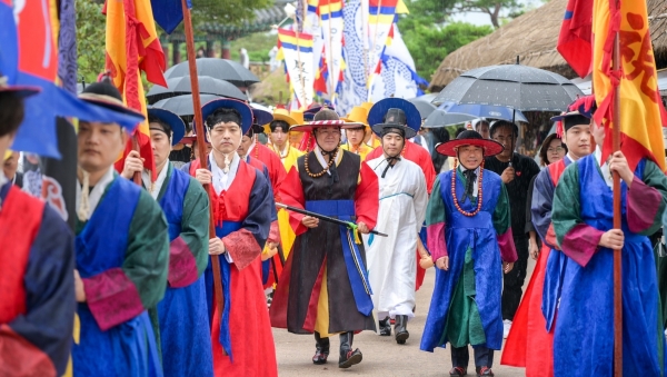 ▲순천 낙안읍성에서 낙안군수 부임행렬을 재현하고 있다(사진제공=순천시)