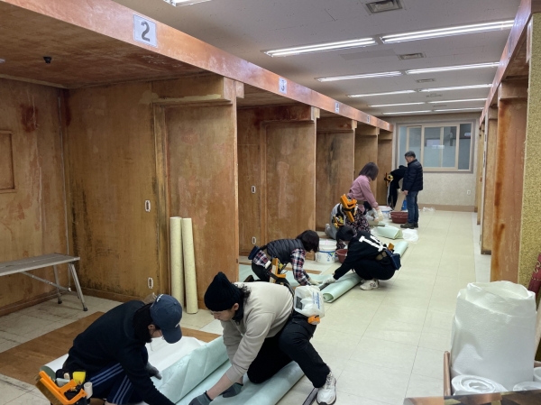 ▲여성직업교육 도배기능사 자격취득과정(사진제공=광주광역시)