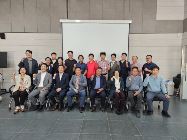 ▲KFME 순천시 소상공인연합회는 8일 오후 2024년도 10월 이사회를 개최하고 기념촬영했다.(사진=이기장 기자)