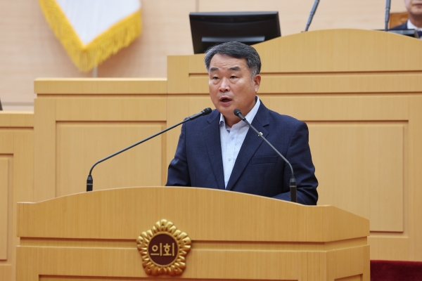 ▲전남도의회 안전건설소방위원회 최무경 의원은 지난 8일 제385회 임시회 본회의에서 5분 발언을 통해 전남 부부공무원의 안정적인 육아환경 조성을 위한 전남도의 정책적 관심과 대책 마련을 촉구했다.(사진제공=전라남도의회)