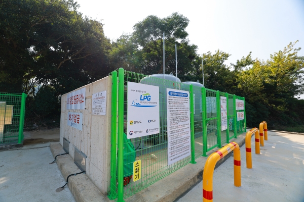 ▲완도군 소안면 횡간마을에 구축된 LPG 시설(사진제공=완도군)