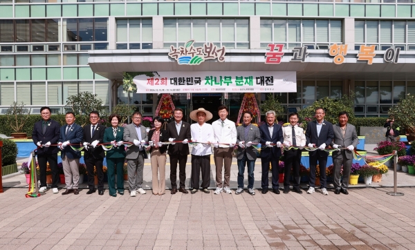 ▲‘제2회 대한민국 차나무 분재 대전’을 성황리에 개최했다.(사진제공=보성군)