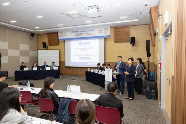 ▲회의 전 인사말 하는 이정선 광주교육감(사진제공=광주광역시교육청)
