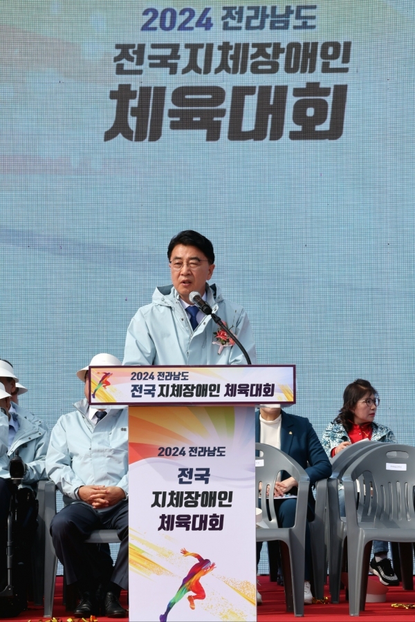▲김태균 전남도의장은 16일 제13회 전국 지체장애인 체육대회 참석해 참가선수와 임원들을 격려했다.(사진제공=전라남도의회)