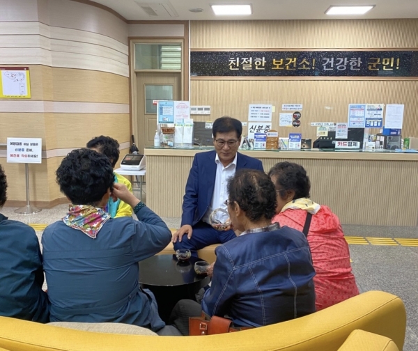 이상익 함평군수 예방접종 현장 방문 어르신 건강 챙겨
