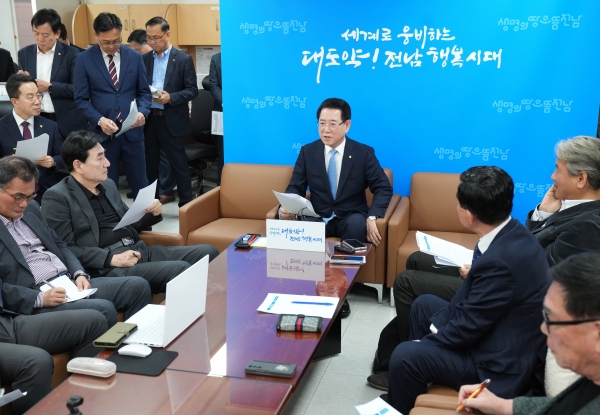 ▲기본소득 등 도정 현안 및 순방계획 설명 기자간담회 모습(사진제공=전라남도)