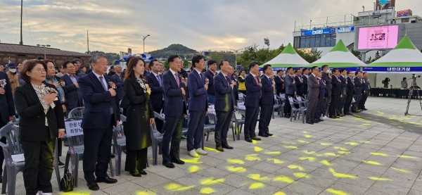 ▲제2회 전남·경남 소상공인 상생 한마당 행사가 25일 오후 전남 여수시 이순신광장에서 성황리에 개최됐다.(사진=이기장 기자)