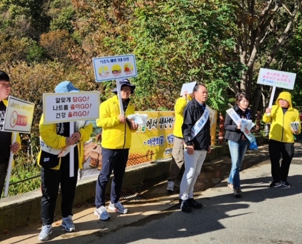 ▲구례군은 지난 26일 토지면 피아골 일원에서 ‘식중독 예방 및 음식문화 개선 홍보 캠페인’을 실시했다.(사진제공=구례군)