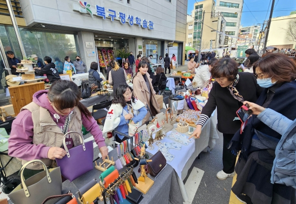 ▲지난해 북구평생학습관 야외 일원에서 열린 북평데이 행사 모습(사진제공=광주시 북구)