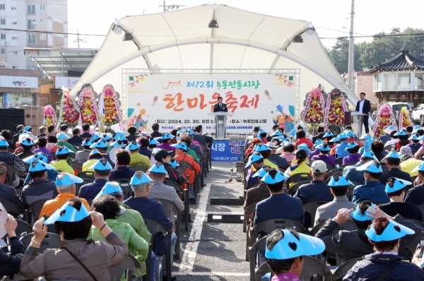 ▲고흥군은 지난 30일 ‘제12회 녹동전통시장 한마음 축제’를 개최했다.(사진제공=고흥군)
