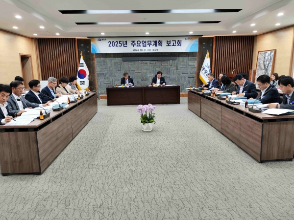 ▲영광군은 2025년 주요 업무 계획 보고회를 개최했다.(사진제공=영광군)