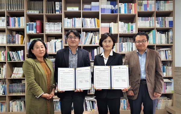 ▲목포문학관과 인천광역시 소재 한국근대문학관이 업무협약을 맺고 전시와 문학행사 등 교류협력에 나선다.(사진제공=목포시)