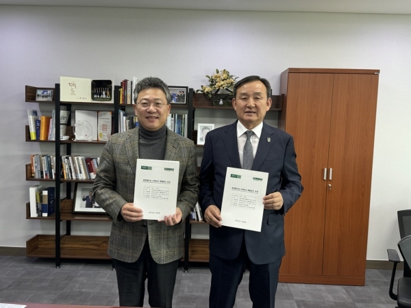 ▲이병노 담양군수가 담양군 성장 발판 마련을 위한 내년도 국가예산 확보에 총력을 다하고 있다.(사진왼쪽부터 박정하 의원, 이병노 담양군수. 사진제공=담양군)