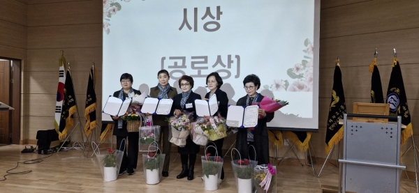▲(사)소비자 교육중앙회 전라남도지부는 7일 오전 순천대학교 산학협력단 파루홀 1층에서 (사)소비자 교육중앙회 전라남도지회가 주최·주관하고 한국수자원공사 주암댐지사 후원으로 2024년 전라남도 여성 지도자 대회를 개최했다.(사진=이기장 기자)