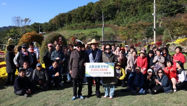 ▲진도군은 한국여성경제인협회 이정한 회장이 고향사랑기부제 연간 최고액인 5백만 원을 기부하며 아름다운 나눔을 실천했다.(사진제공=진도군)