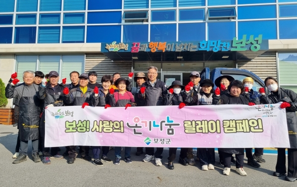 ▲저소득 취약계층의 따뜻한 겨울나기를 위해 ‘온(溫)마음 사랑의 연탄 나눔’ 봉사를 펼쳤다.(사진제공=보성군)