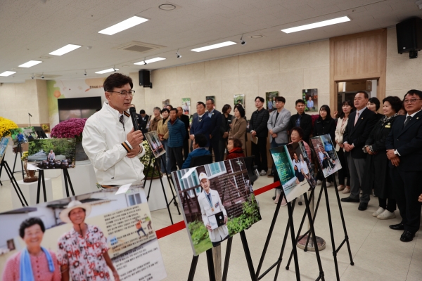 ▲‘문화600, 인생한컷 및 국화전시회’에서 김철우 보성군수가 개막 축사를 하고 있다.(사진제공=보성군)
