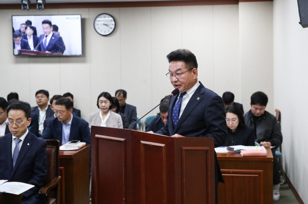 ▲김정이 전남도의원이 지난 11월 14일 기획행정위원회에서 조례안을 제안 설명하고 있다.(사진제공=전라남도의회)