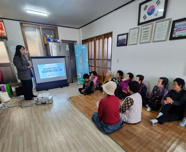 ▲장흥군은 지난 20일 수해 피해로 인한 정신적인 스트레스와 후유증을 줄이기 위해 재난심리회복지원 프로그램을 추진했다.(사진제공=장흥군)