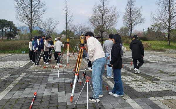 ▲전라남도는 지난 9월부터 공공·일반측량 249개 업체 실태조사를 벌여 관련 법령을 위반한 15개 업체를 적발, 행정처분에 나선다.(사진제공=전라남도)