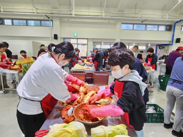 ▲광주광역시는 12월 2일부터 15일까지 ‘2024 빛고을 사랑나눔 김장대전’을 남구 광주김치타운에서 개최한다.(사진제공=광주광역시)