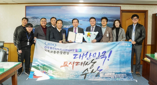 ▲목포시가 국토교통부 주관의 ‘2024 대한민국 도시대상’에서 5년 연속 수상의 영광을 안았다.(사진제공=목포시)