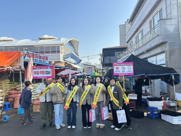 ▲함평군은 지난 2일 제37회 에이즈의 날(12월 1일)을 맞아 ‘에이즈 바로알고 예방하기 캠페인’을 진행했다.(사진제공=함평군)