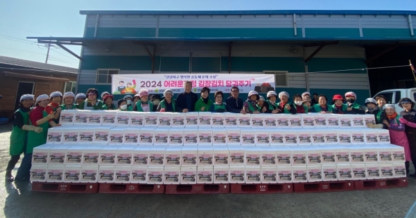 ▲몽탄면 새마을부녀회에서 진행한 사랑의 김장김치 나눔 행사(사진제공=무안군)