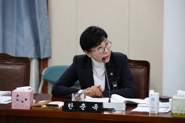▲ 한춘옥 의원이 2024 대한민국 지방자치평가연계 의정정책대상에서 최우수상을 수상했다.(사진제공=전라남도의회)