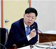 김정희 교육위원장이 지난 20일 ‘2024 대한민국 지방자치평가 의정정책대상’에서 광역의회부문 최우수상을 수상했다.