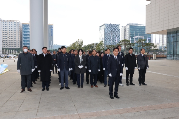 ▲전라남도의회는 30일 제주항공 여객기 참사와 관련해 사고대책지원단을 긴급 구성하여 적극 지원에 나선다.(사진제공=전라남도의회)