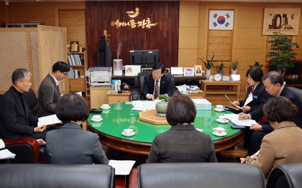 ▲지역경제활성화 대책회의 모습(사진제공=장흥군)