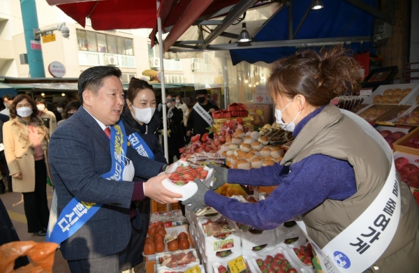 ▲지난해 설 장보기 행사(사진제공=광주 남구)