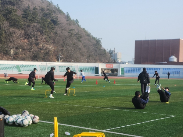 ▲완도군을 찾은 조선대학교 축구팀(사진제공=완도군)