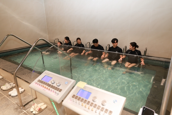 ▲완도 해양치유센터 저주파 테라피(사진제공=완도군)