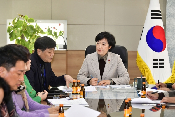 ▲신수정 광주시의장은 21일 광주광역시관광협회 비상대책위원회와 제주항공 여객기 참사로 인한 관광업계 위기 극복 간담회를 가졌다.(사진제공=광주광역시의회)