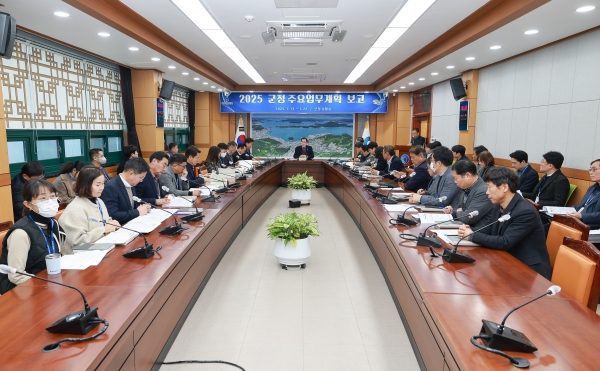 ▲완도군은 ‘2025 군정 주요 업무 계획 보고회’를 개최했다.(사진제공=완도군)