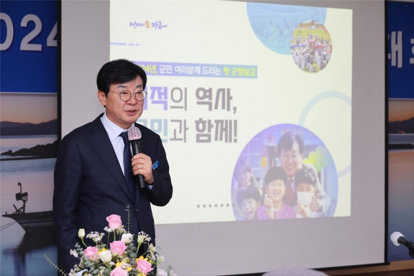 ▲김성 장흥군수가 새해 소통행정을 위해 오는 2월 11일 유치면을 시작으로 ‘2025년 군민과의 대화’에 나선다.(사진제공=장흥군)