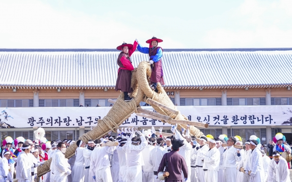 [포토뉴스]강기정 광주시장, 고싸움놀이 시연
