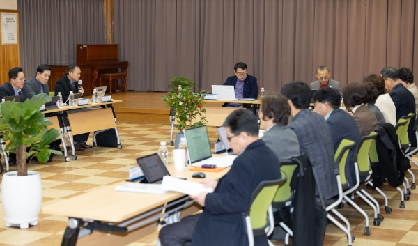▲이정선 광주교육감은 11일 서부교육지원청에서 전 기관장들이 참석한 가운데 회의를 열고 학교 안전사고 대응책 등을 논의했다.(사진제공=광주광역시교육청)