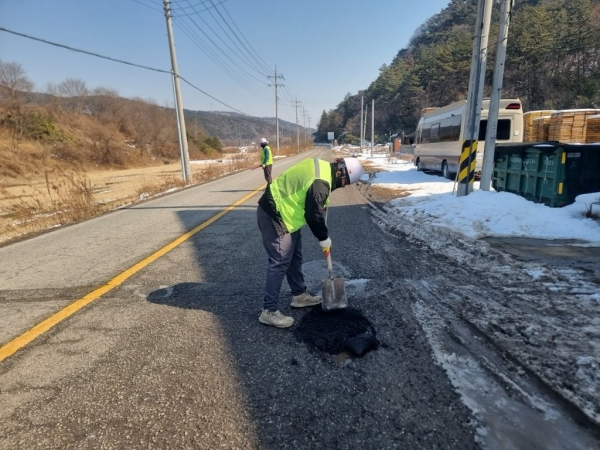 ▲도로패임(포트홀) 정비(사진제공=광주 광산구)