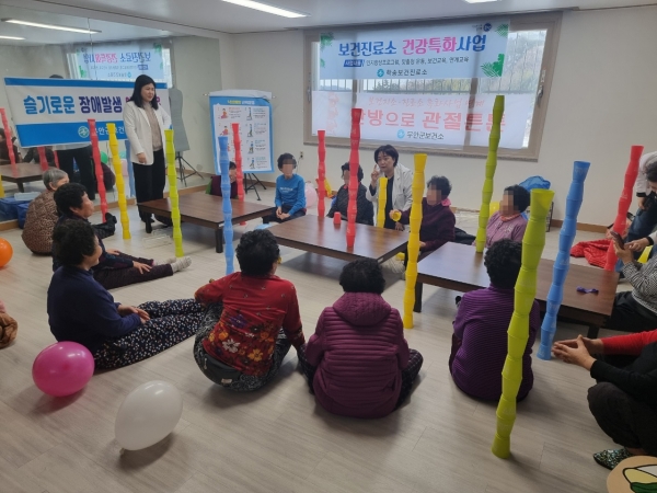 ▲학송보건진료소에서 진행된 장애 발생 예방 교육 모습(사진제공=무안군)