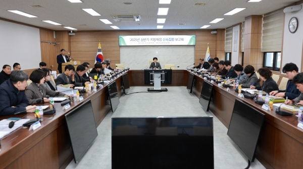 ▲진도군은 지난 18일 2025년 상반기 신속집행과 이월사업의 집행률을 제고하기 위한 추진계획 보고회를 개최했다.(사진제공=진도군)