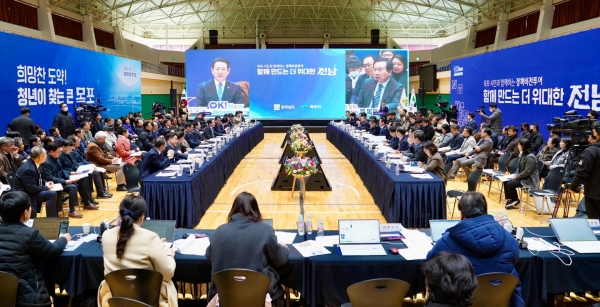 ▲박홍률 목포시장이 목포에서 열린 올해 첫 전남 정책비전투어를 환영하고 있다.(사진제공=목포시)
